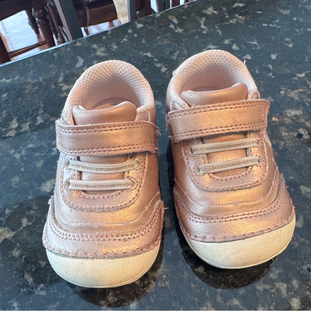 Used stride rite girls toddler shoes size 5W